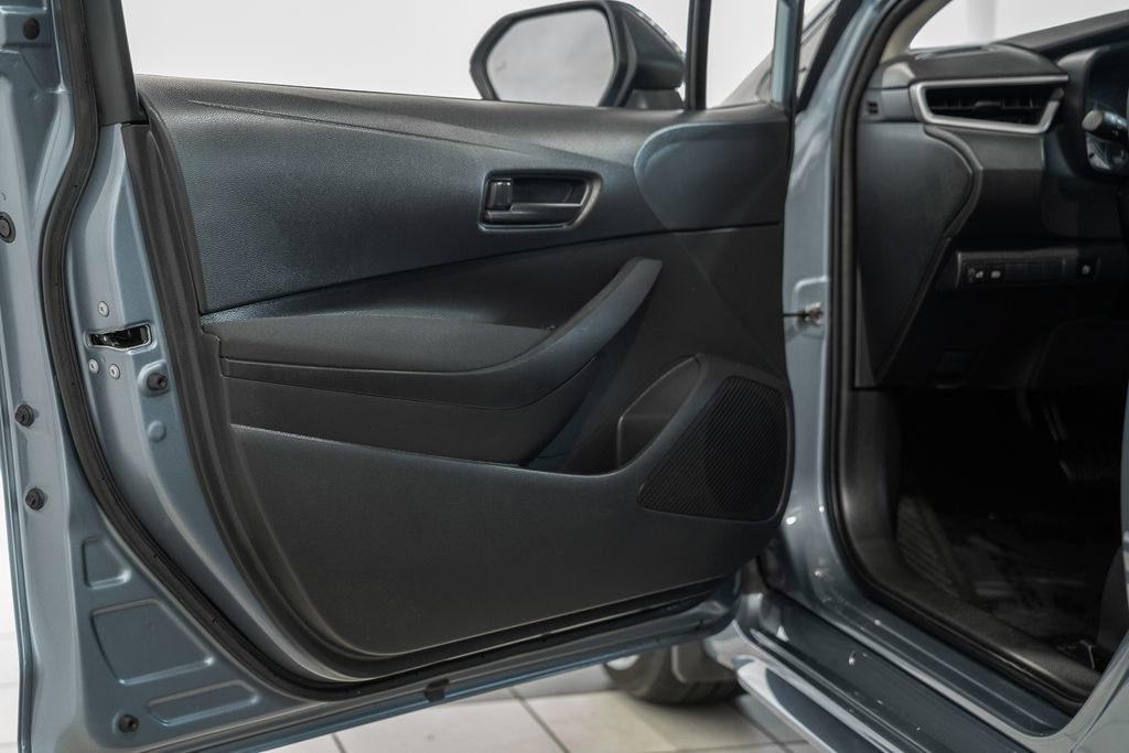 Used 2025 Toyota Corolla LE w/ LE Premium Package FWD image 31