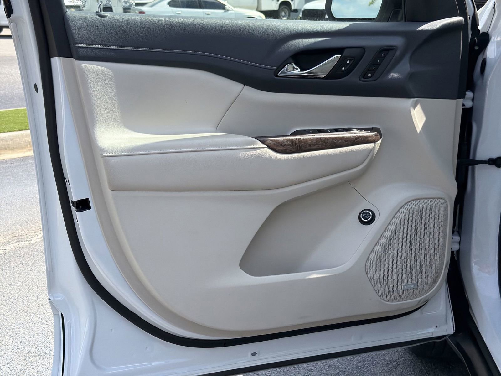 Used 2023 GMC Acadia Denali w/ Denali Technology Package image 14
