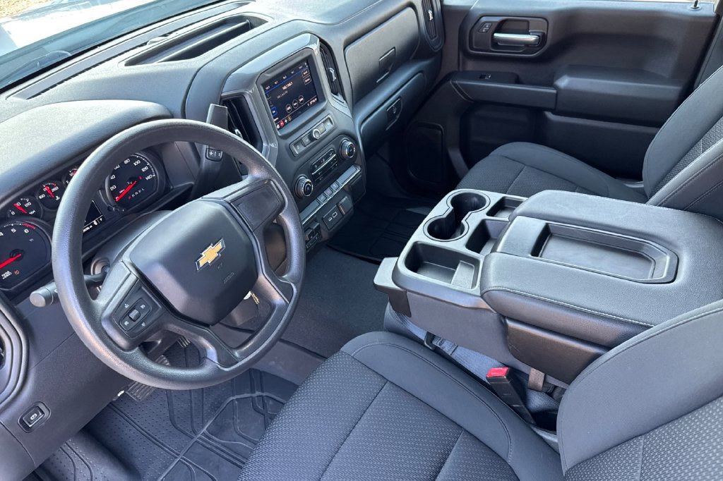 Used 2021 Chevrolet Silverado 2500 Custom w/ Custom Value Package AWD/4WD image 4