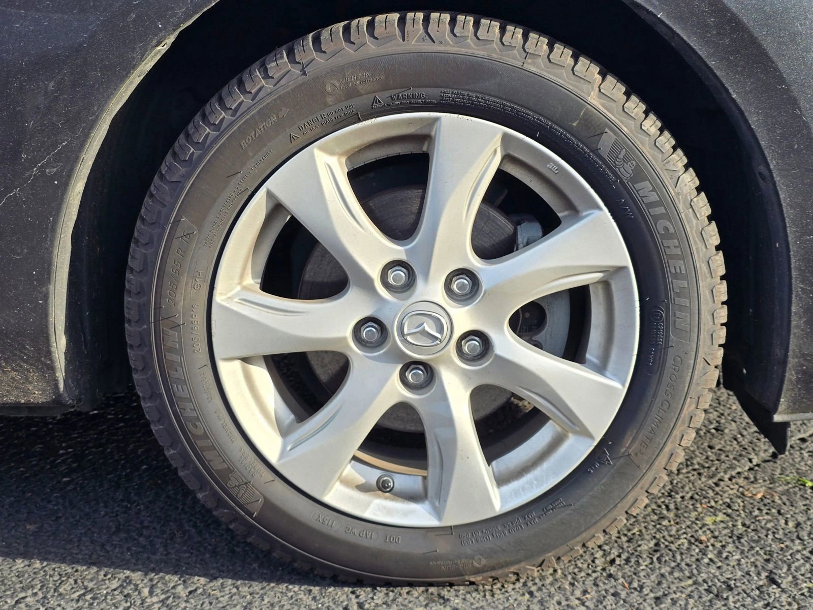 Used 2010 MAZDA MAZDA3 i Touring image 9