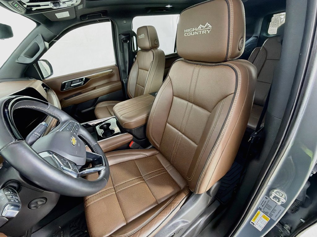 Used 2026 Chevrolet Suburban High Country AWD/4WD image 22