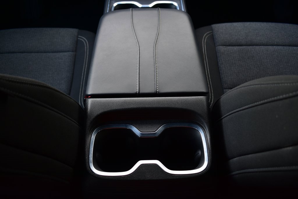 Used 2025 GMC Acadia Elevation image 32