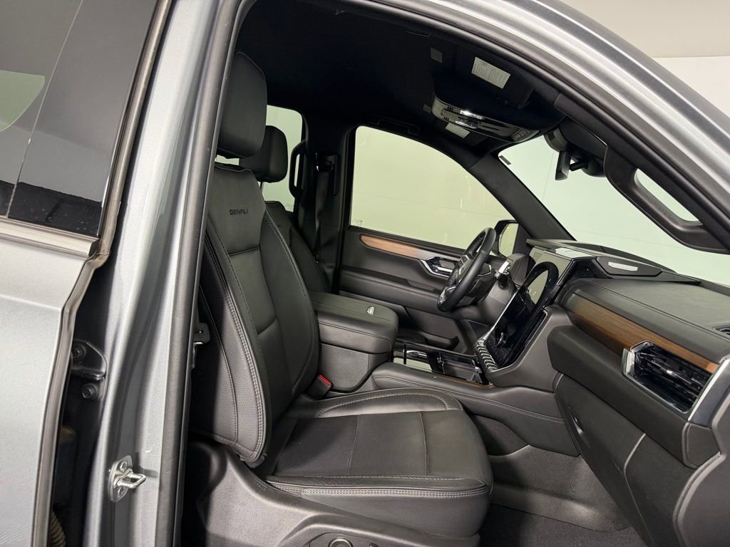 Used 2025 GMC Yukon Denali image 28