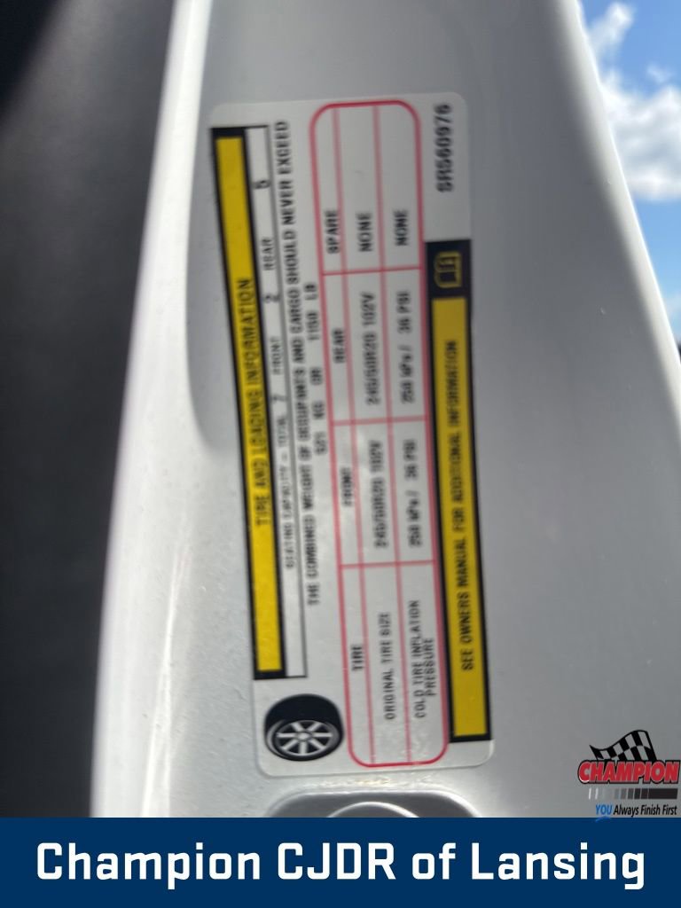 Used 2025 Chrysler Pacifica Limited FWD image 15
