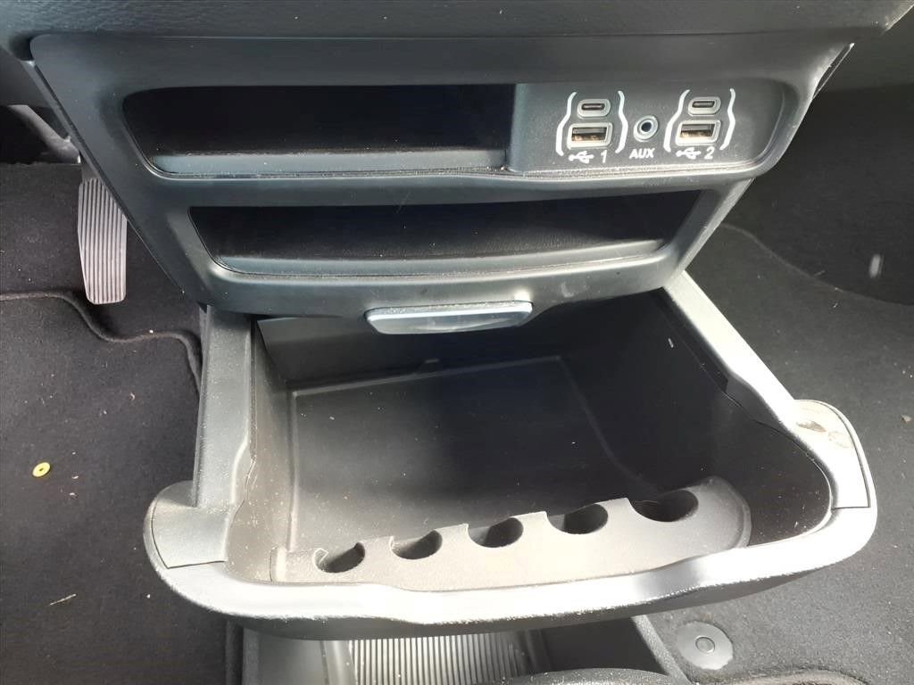 Used 2025 Chrysler Pacifica Select FWD image 12