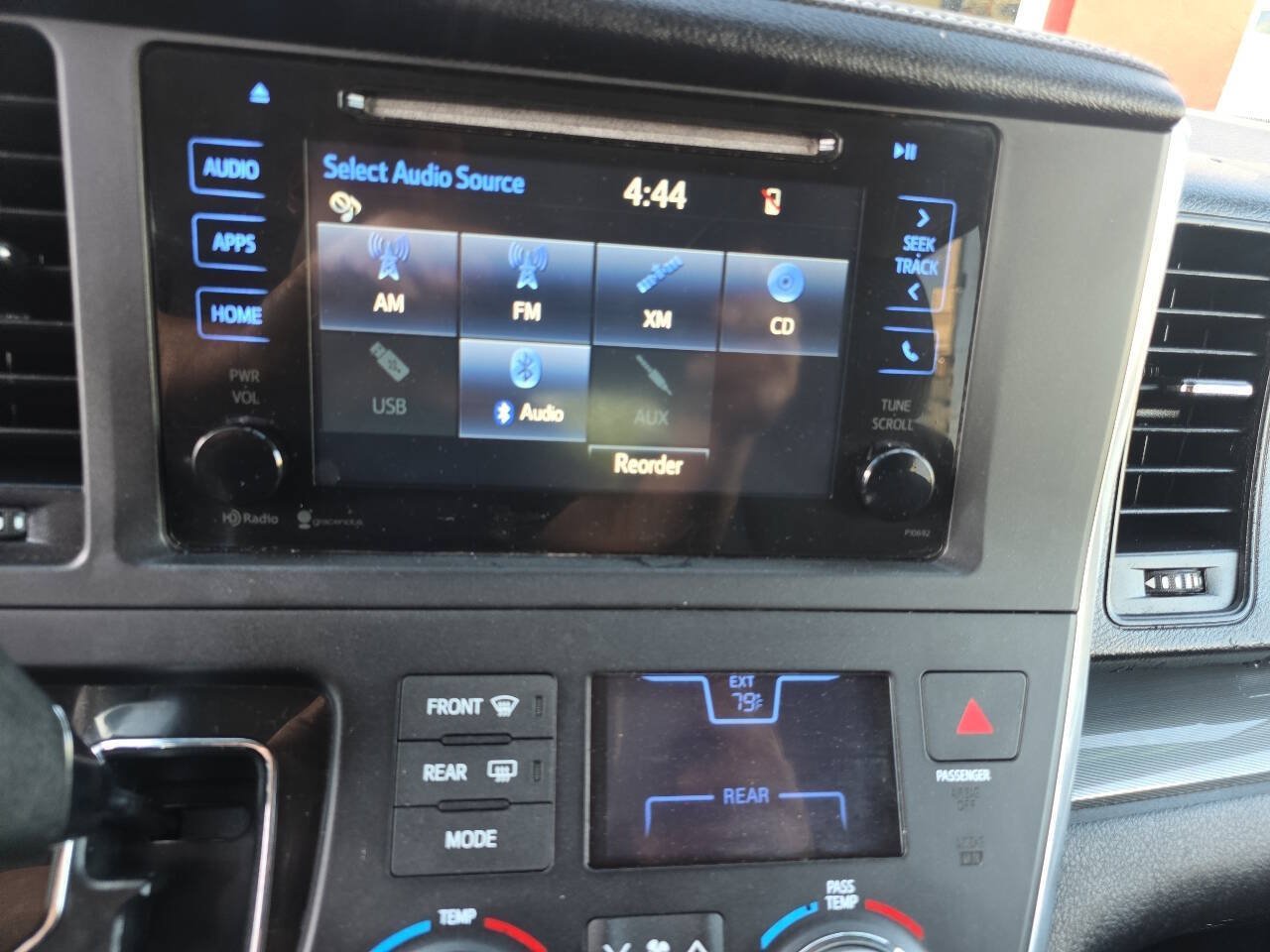Used 2015 Toyota Sienna SE FWD image 13