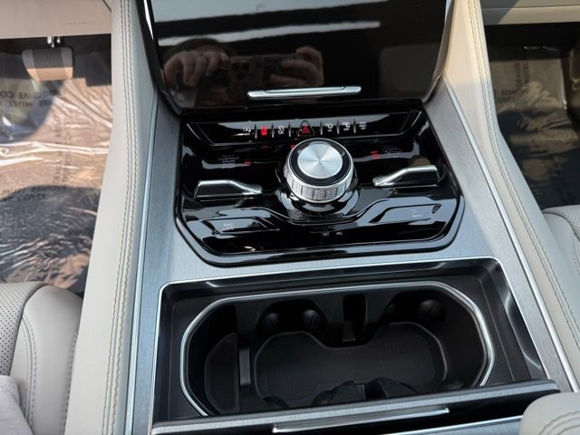 New 2025 Jeep Wagoneer Series III w/ Premium Group I image 23