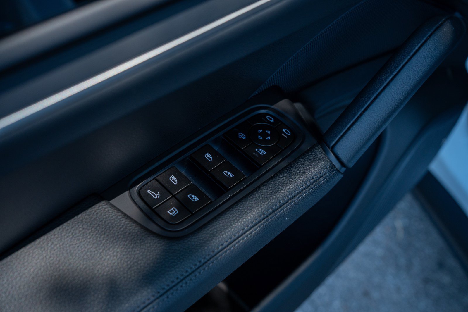 Certified 2026 Porsche Cayenne E-Hybrid AWD/4WD image 21