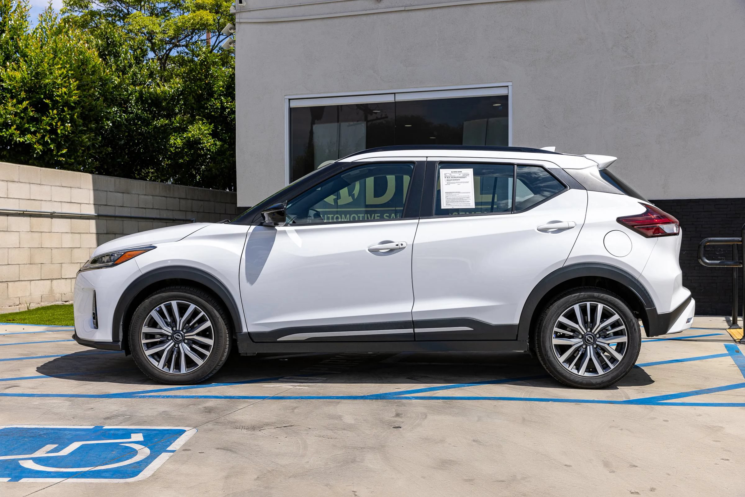 Used 2024 Nissan Kicks SR FWD image 8