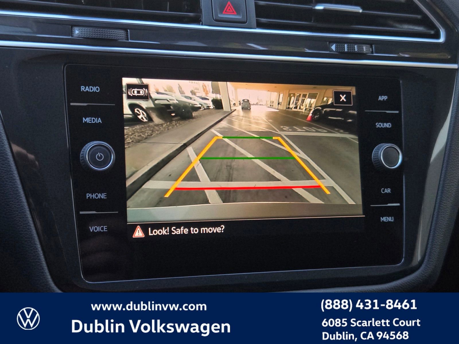Certified 2022 Volkswagen Tiguan SE w/ Panoramic Sunroof Package image 17