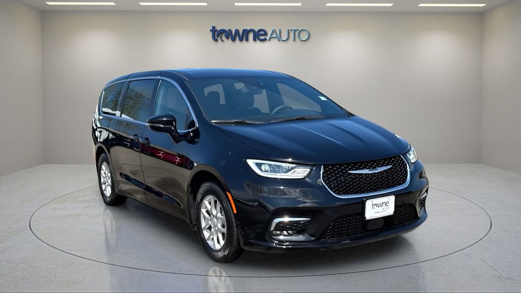 Used 2026 Chrysler Pacifica Select FWD image 6