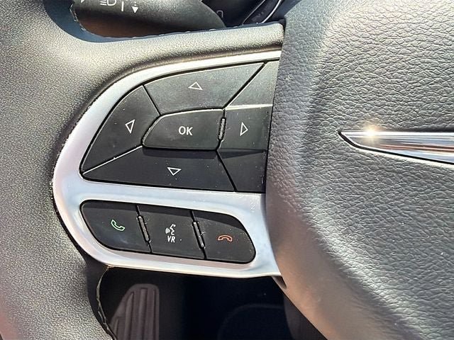 Used 2024 Chrysler Pacifica Limited FWD image 19