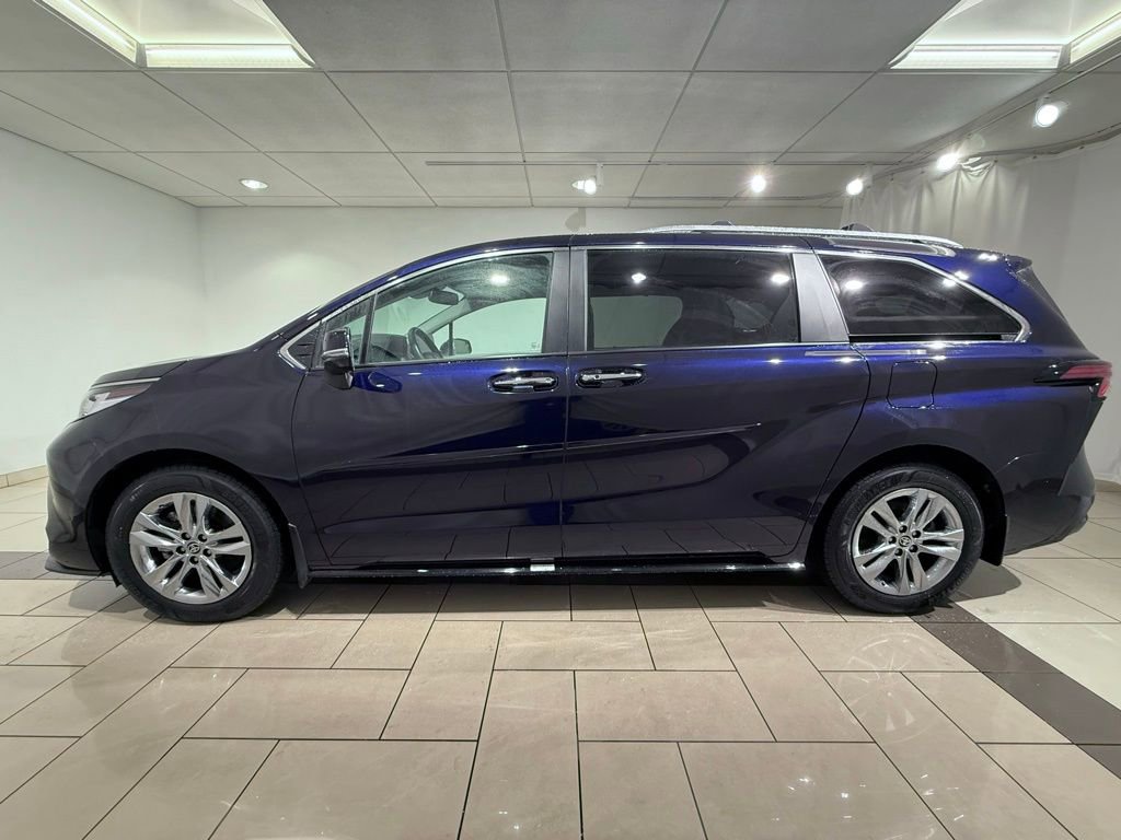 Certified 2024 Toyota Sienna Limited image 2