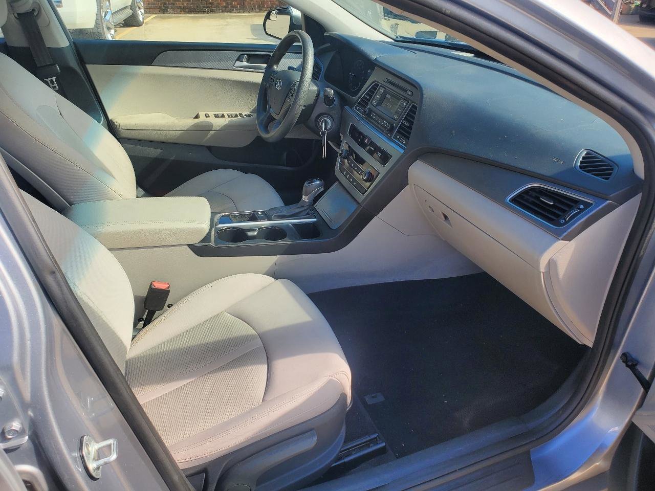 Used 2017 Hyundai Sonata SE image 5