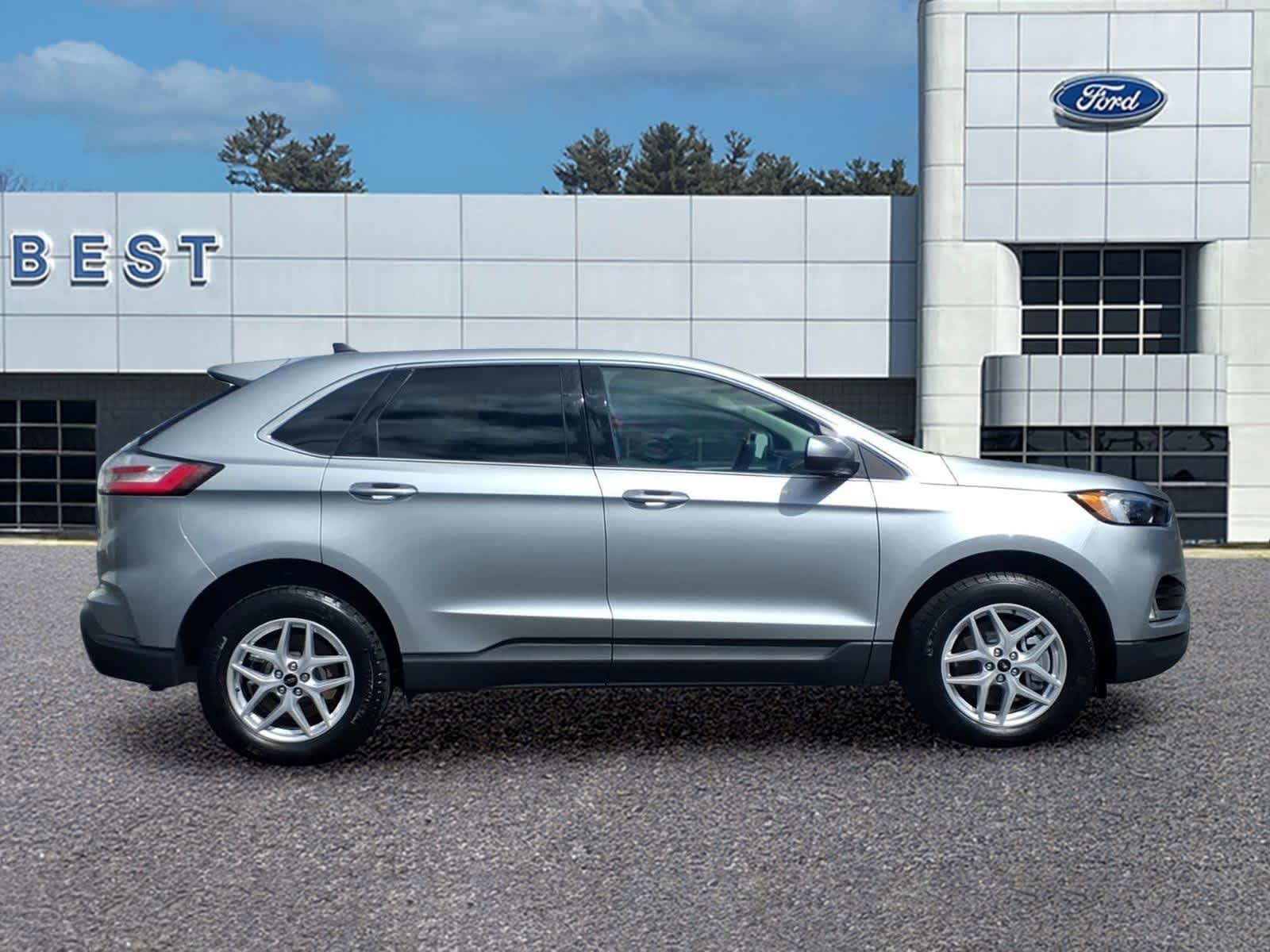Used 2024 Ford Edge SEL w/ Convenience Package AWD/4WD image 2