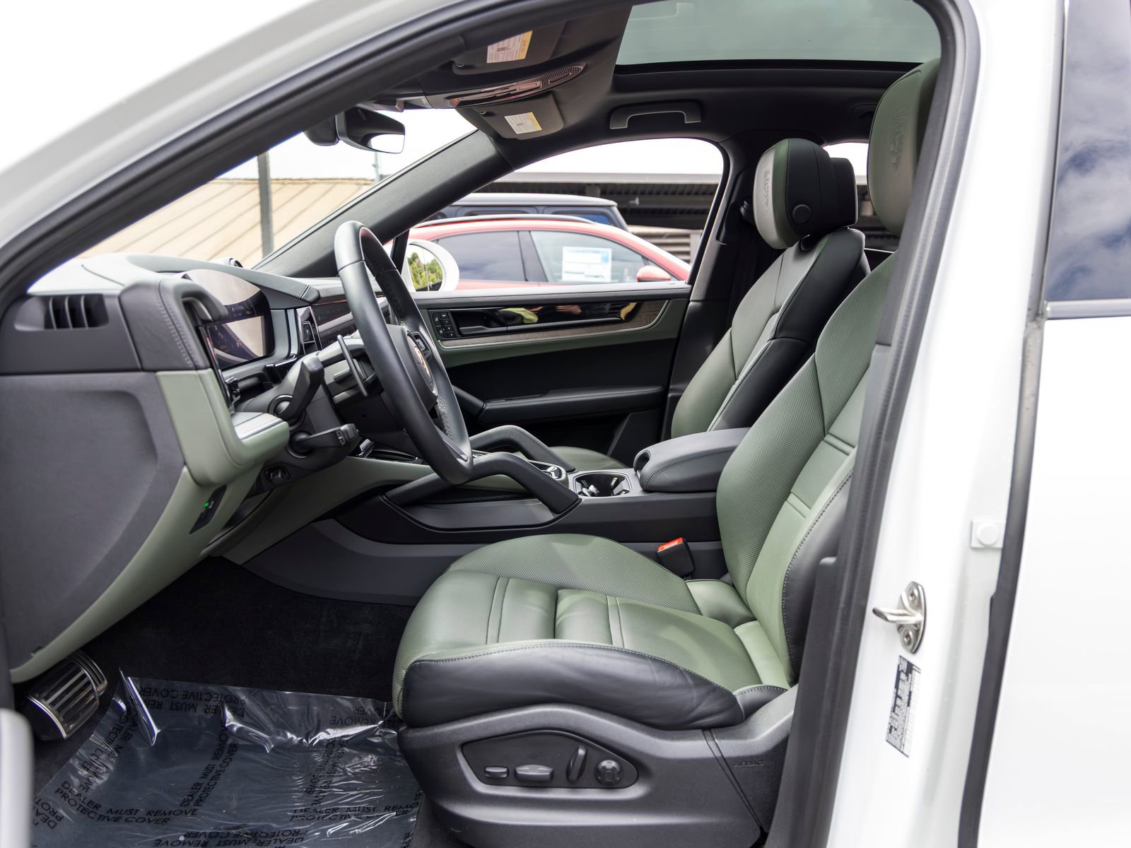 Certified 2024 Porsche Cayenne Coupe image 30