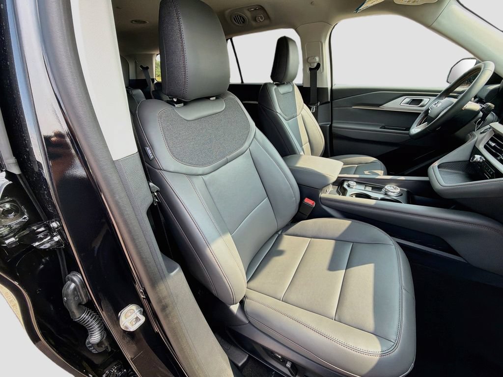 Used 2026 Ford Explorer Active w/ Active Comfort Package AWD/4WD image 29
