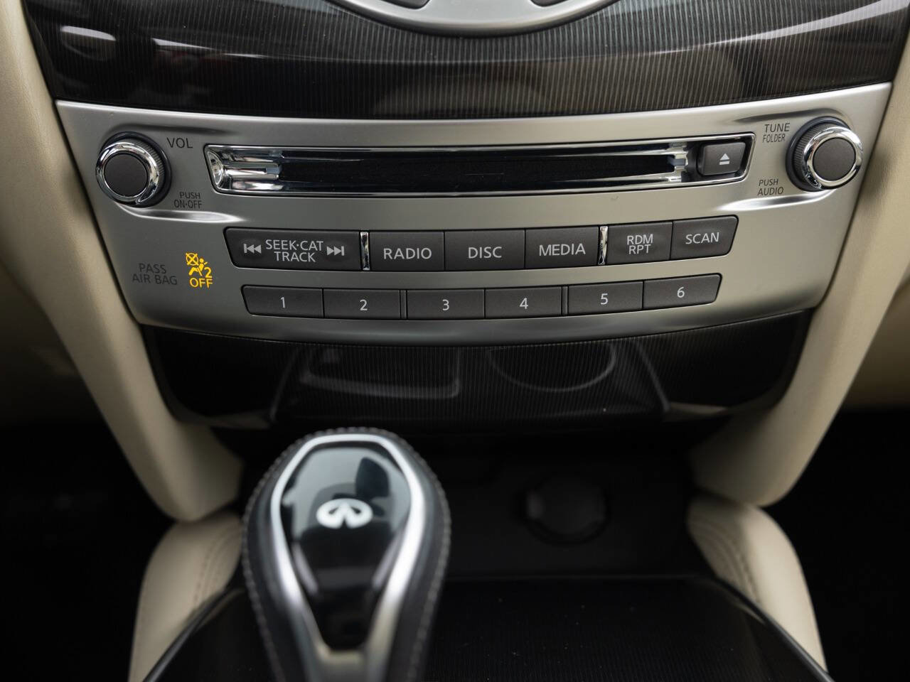 Used 2019 INFINITI QX60 Luxe w/ Essential Package image 37