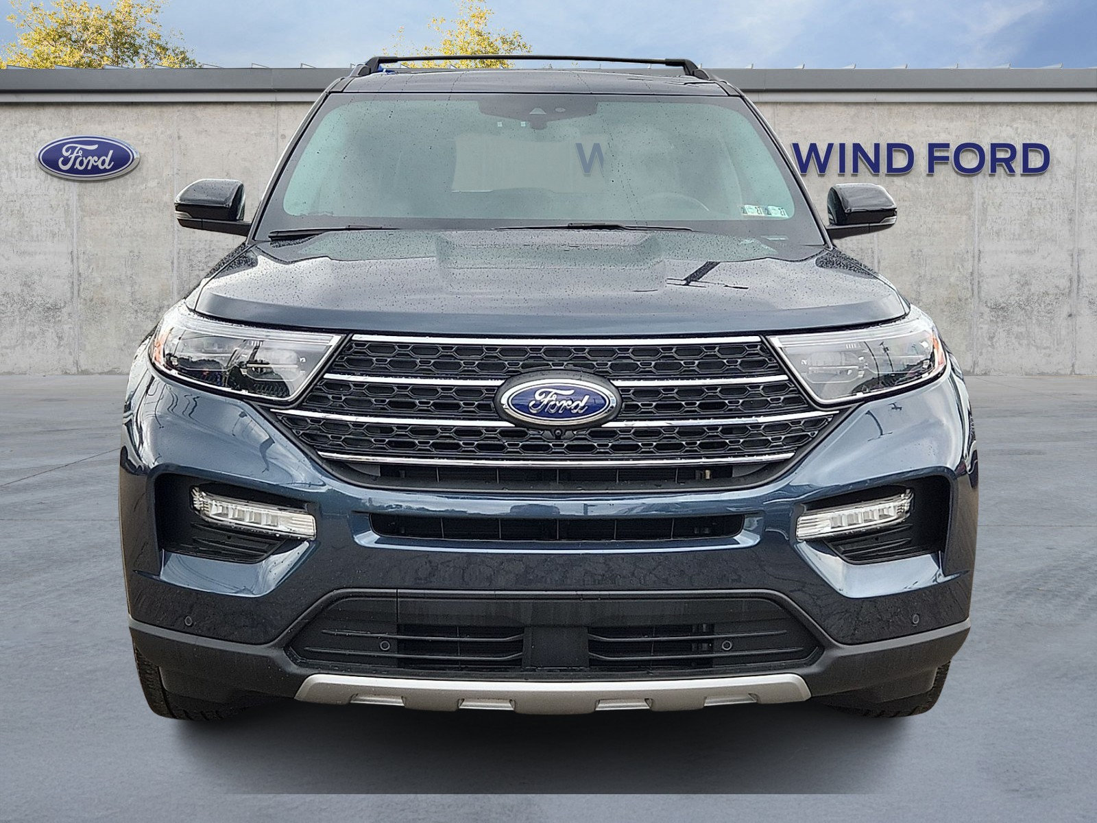 Used 2023 Ford Explorer XLT w/ Equipment Group 202A AWD/4WD image 2