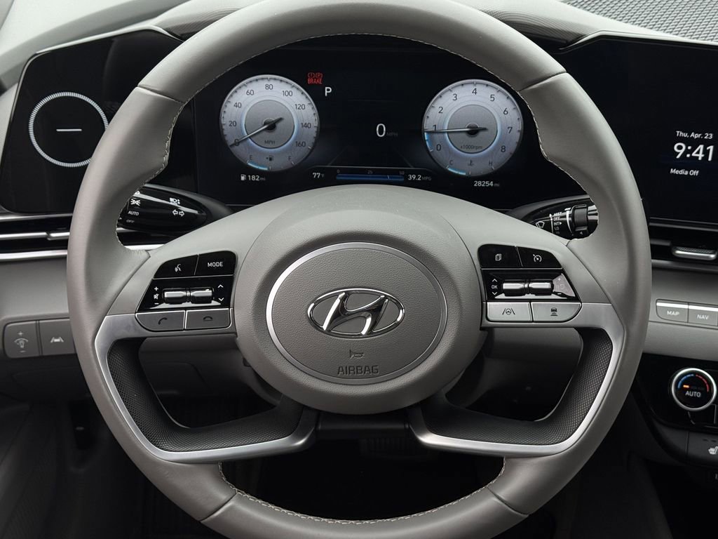 Used 2023 Hyundai Elantra SEL w/ Convenience Package FWD image 12