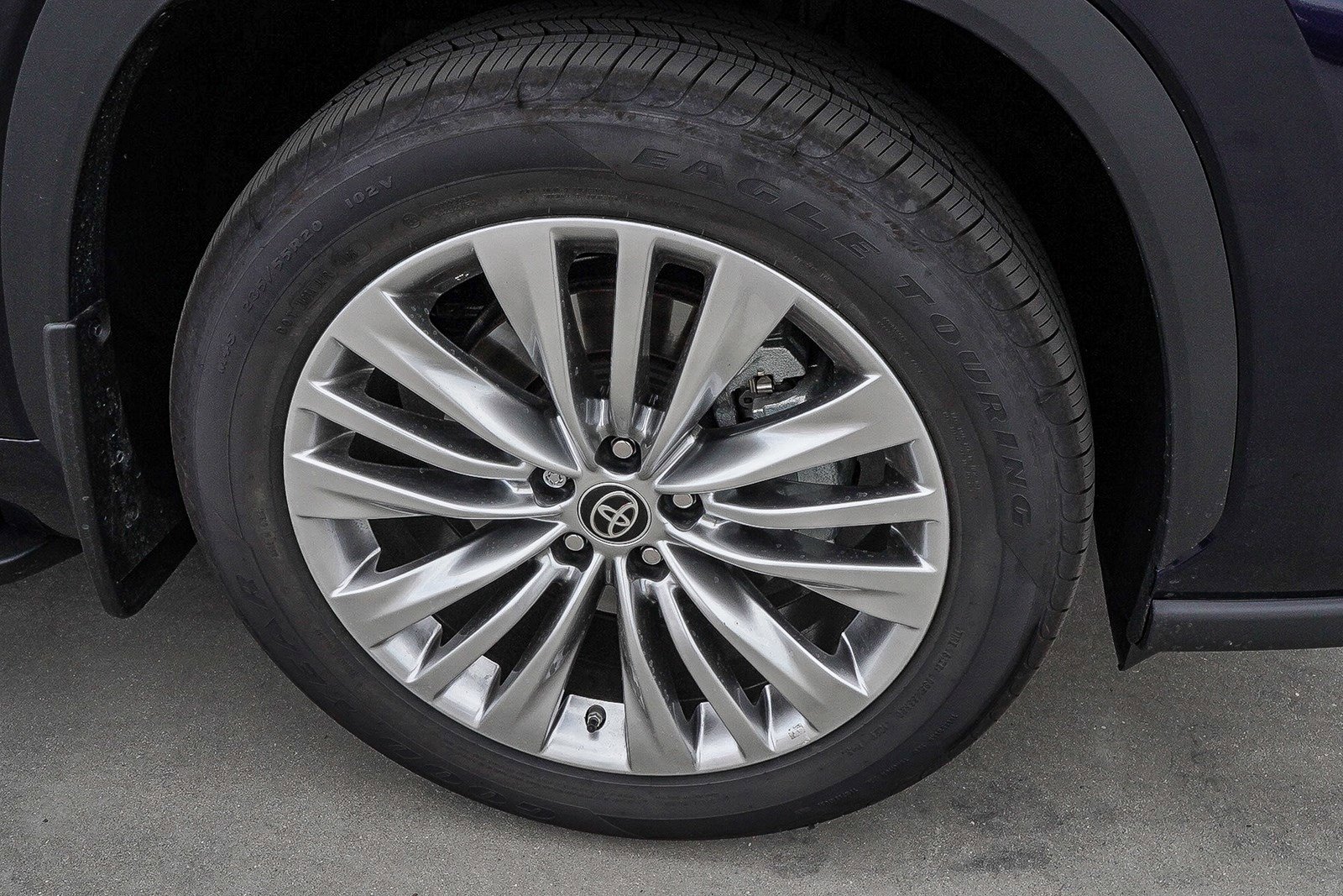 New 2025 Toyota Highlander Platinum image 10