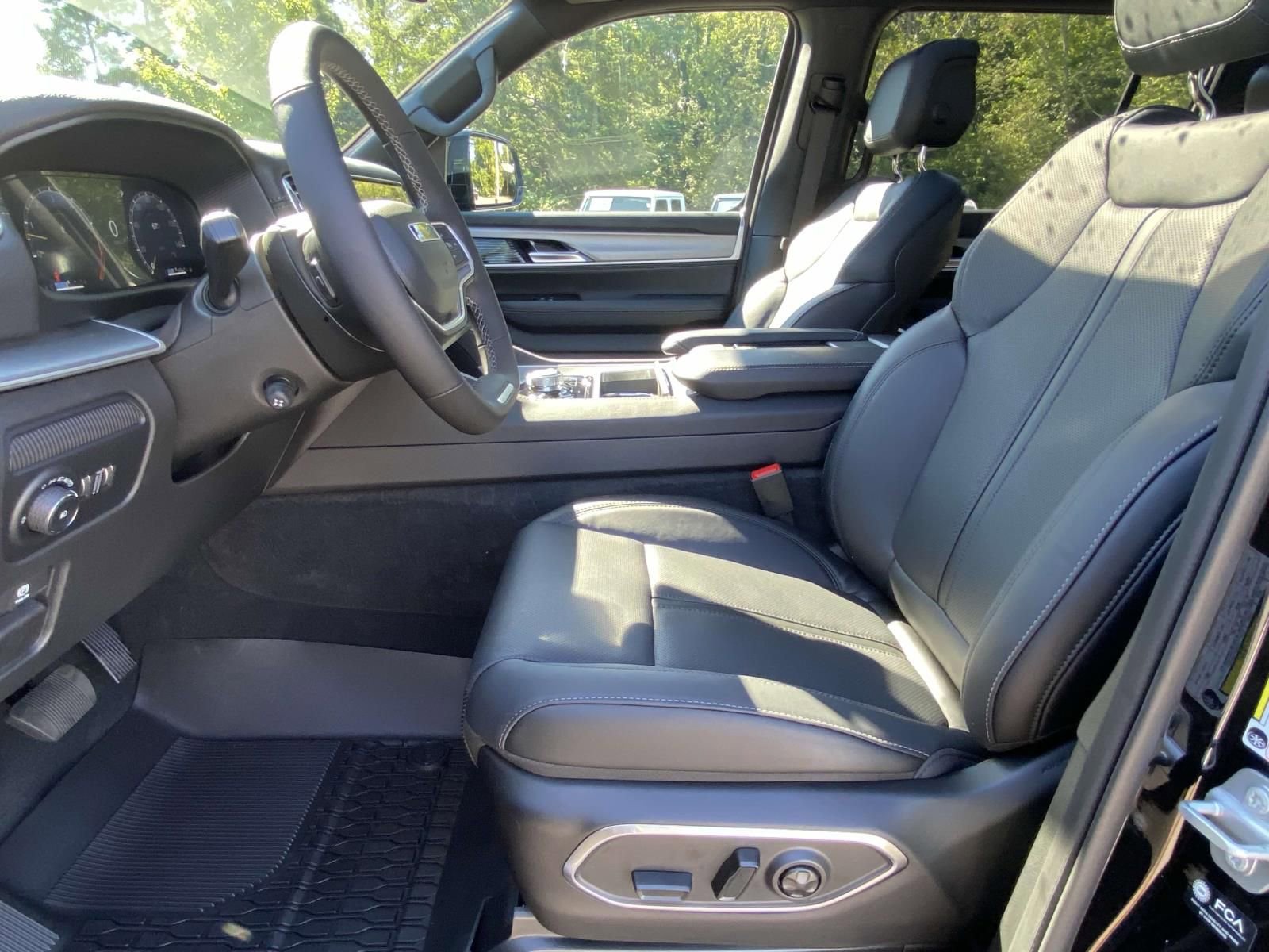 New 2025 Jeep Wagoneer Series II AWD/4WD image 16