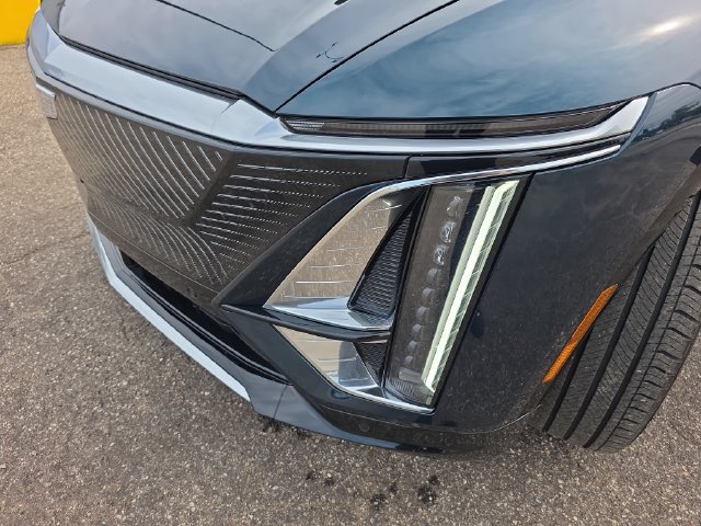 Certified 2024 Cadillac Lyriq Luxury w/ LPO, Floor Liner Package AWD/4WD image 30