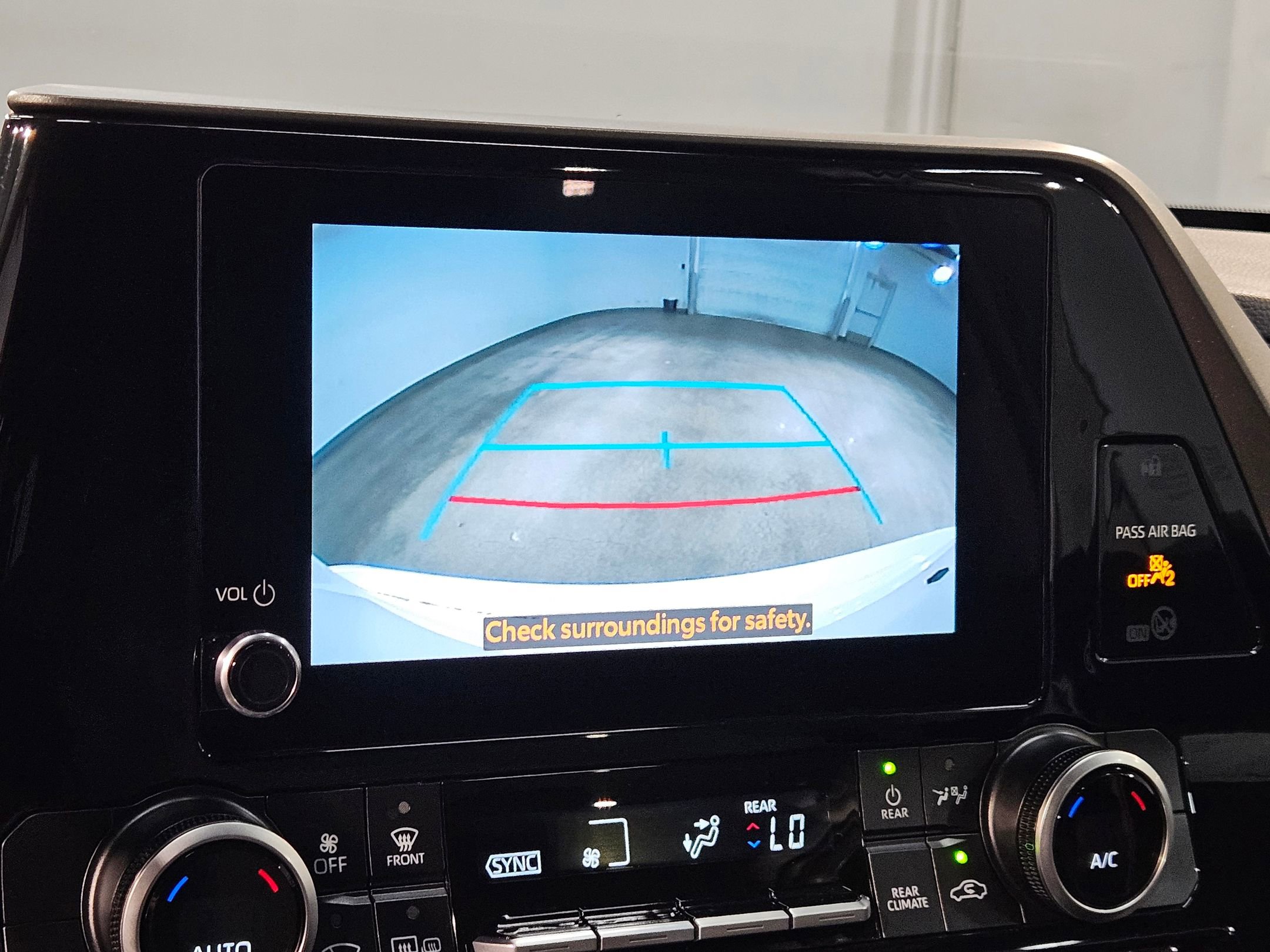 Certified 2025 Toyota Highlander LE FWD image 30