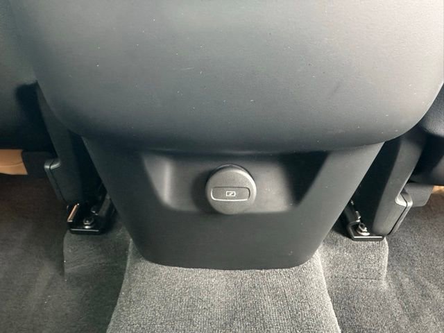 Used 2025 Volvo XC90 B6 Ultra w/ Protection Package image 31