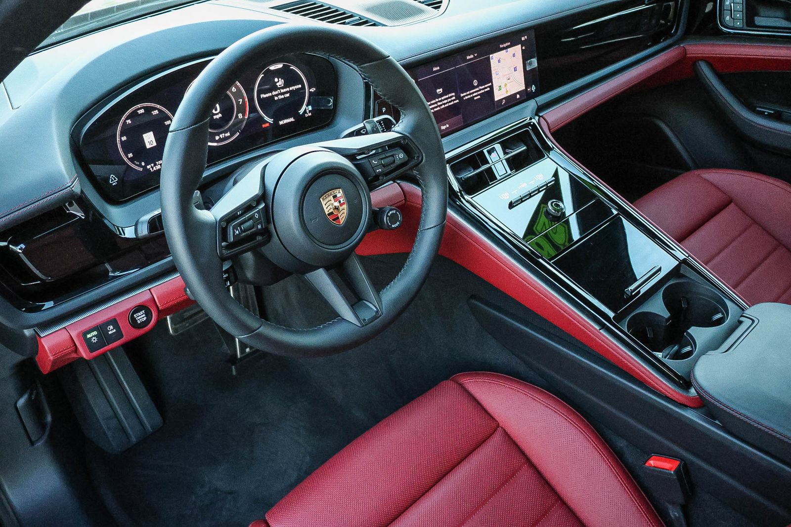 Used 2026 Porsche Panamera RWD image 25