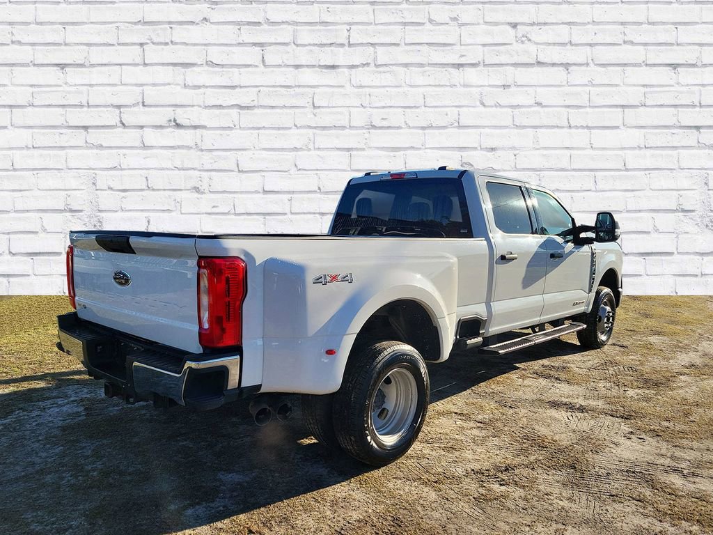 Used 2024 Ford F350 XLT image 2