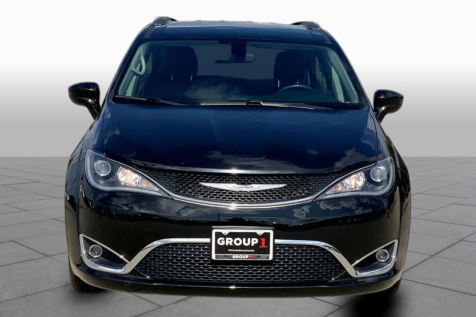 Used 2020 Chrysler Pacifica Touring-L FWD image 4