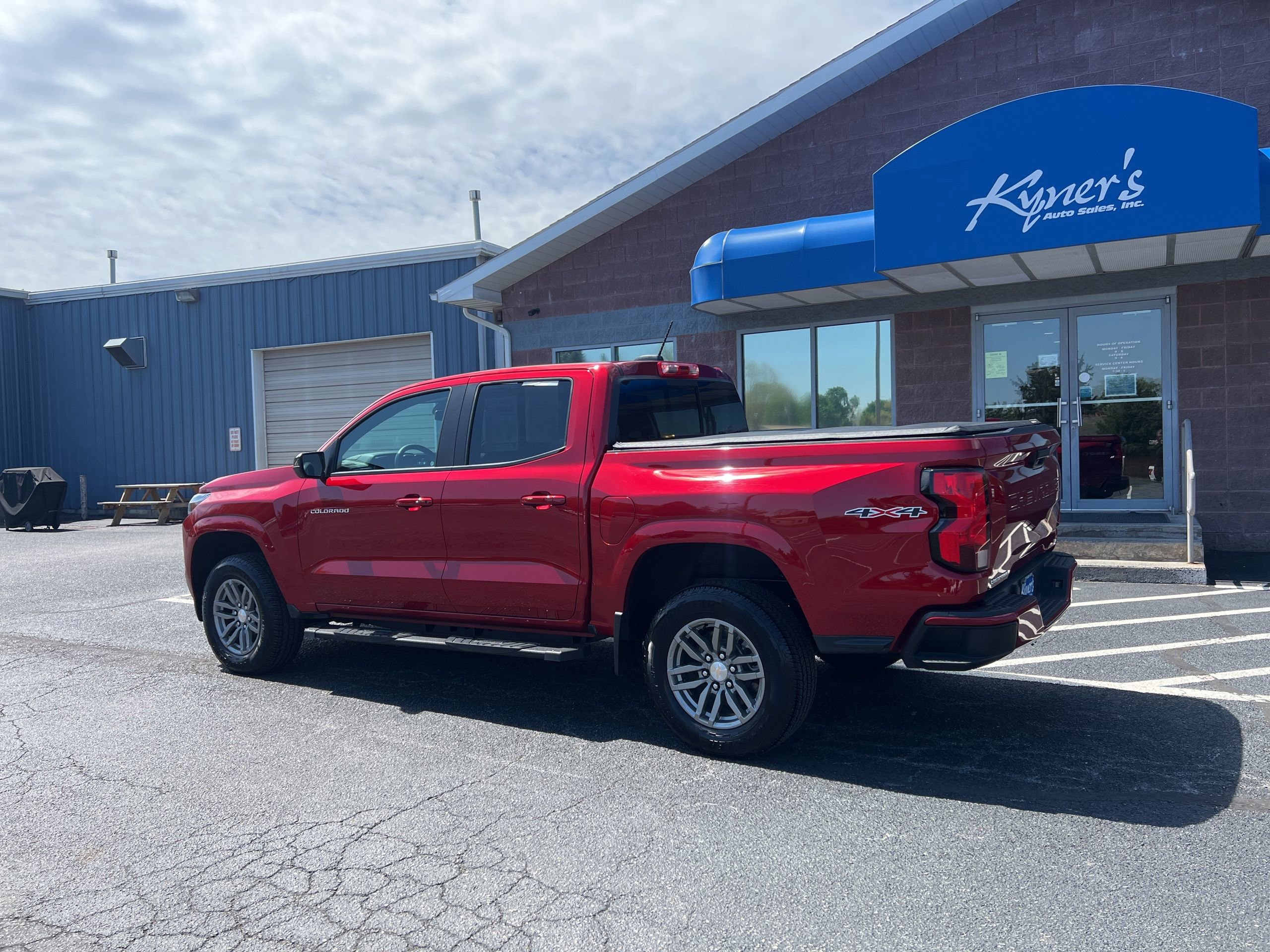 Used 2023 Chevrolet Colorado LT w/ LT Convenience Package II AWD/4WD image 4