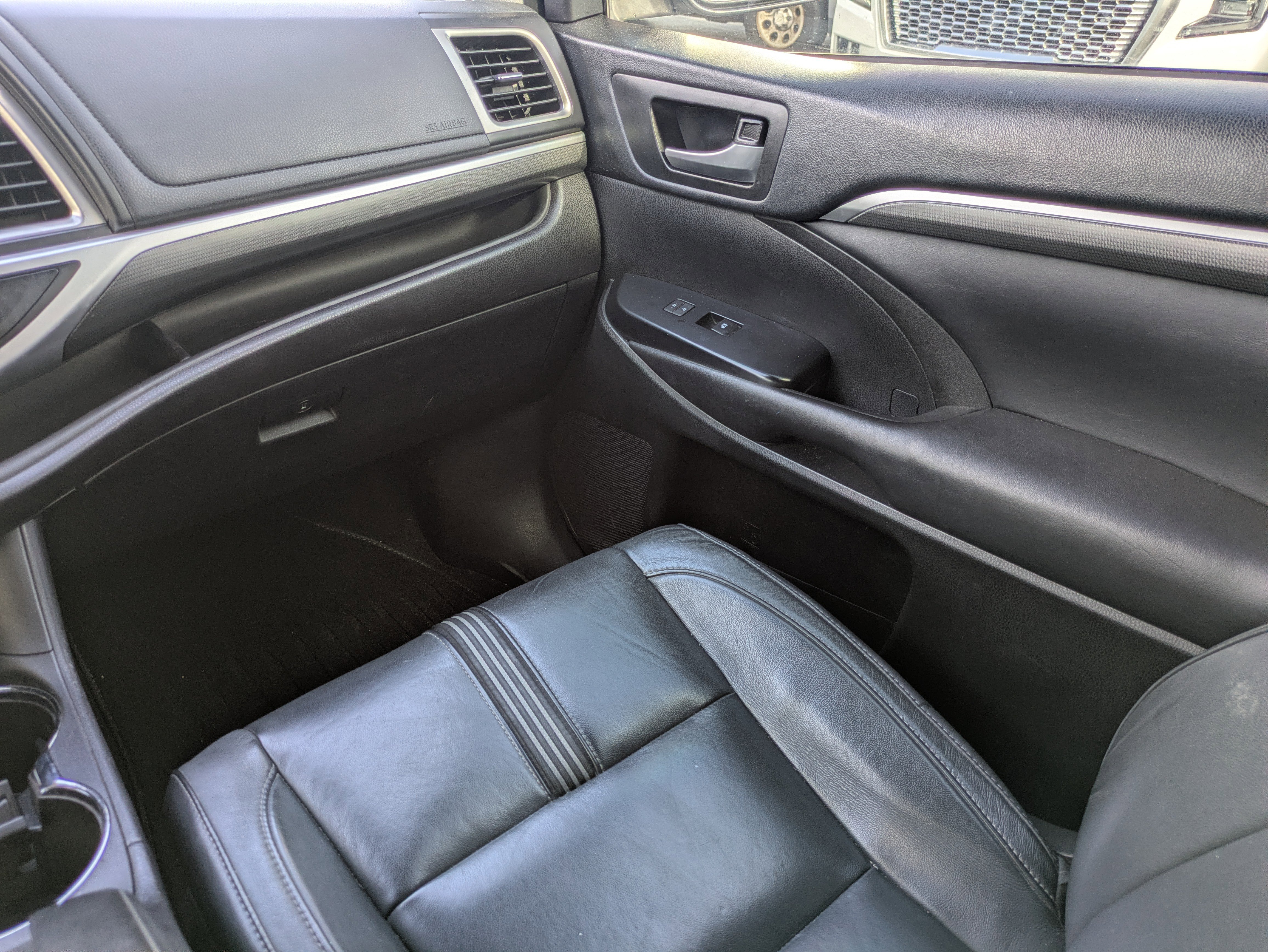 Used 2018 Toyota Highlander SE image 12