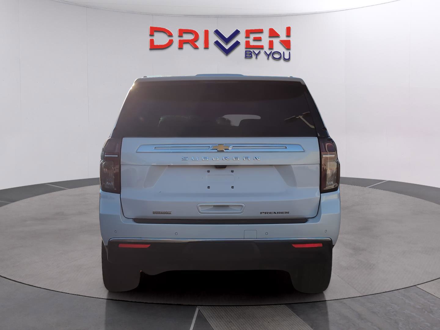 Used 2023 Chevrolet Suburban Premier w/ Premium Package image 4