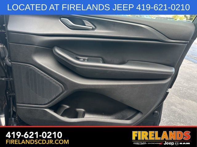 Used 2023 Jeep Grand Cherokee Laredo w/ Luxury Tech Group I image 15