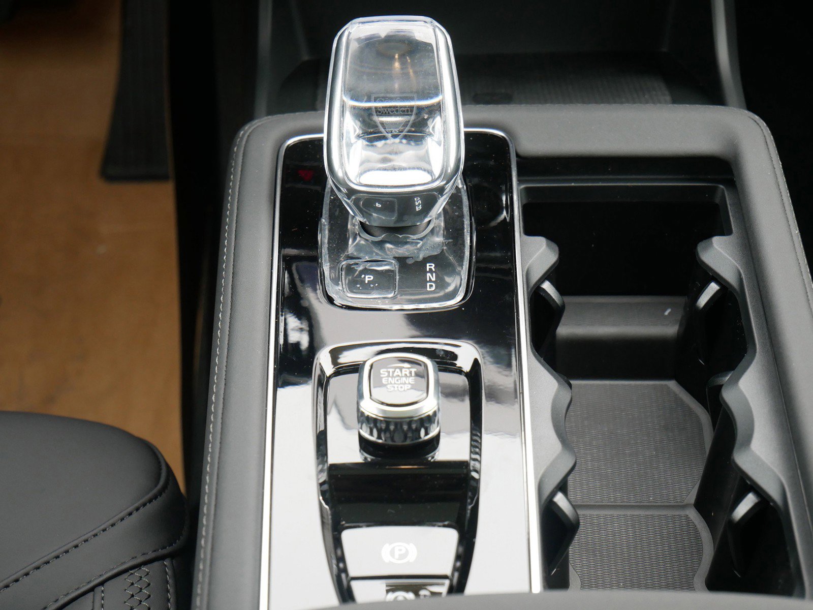 New 2025 Volvo XC90 T8 Plus w/ Protection Package Premier image 9