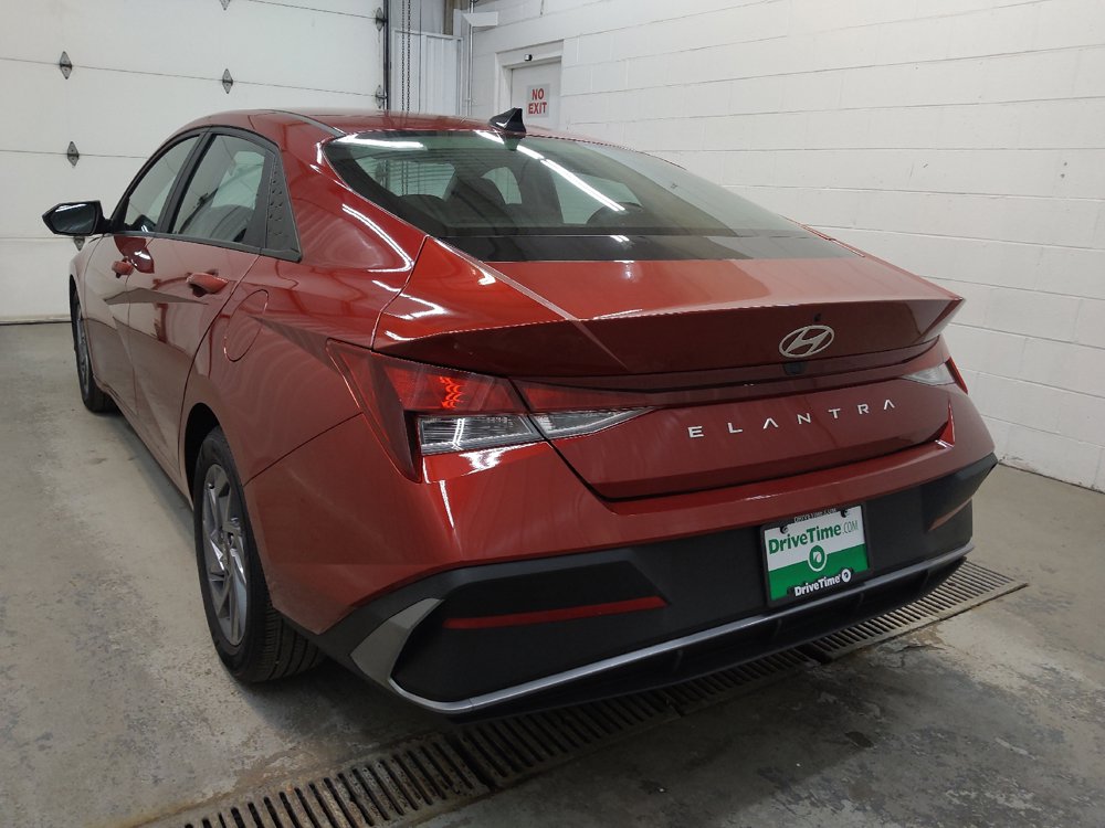 Used 2024 Hyundai Elantra SEL FWD image 5