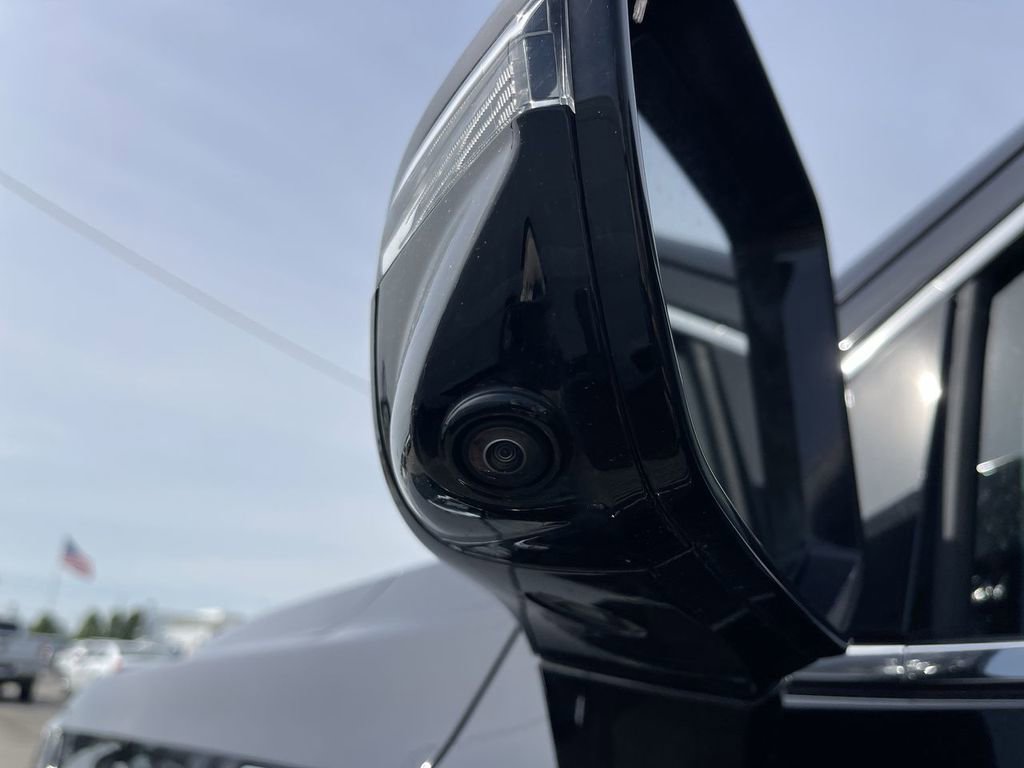 Used 2021 GMC Yukon SLT w/ SLT Premium Package AWD/4WD image 3