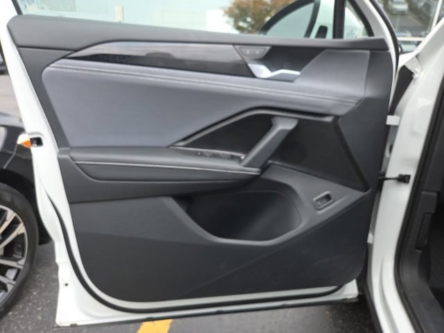 Used 2026 Volkswagen Tiguan SE AWD/4WD image 12