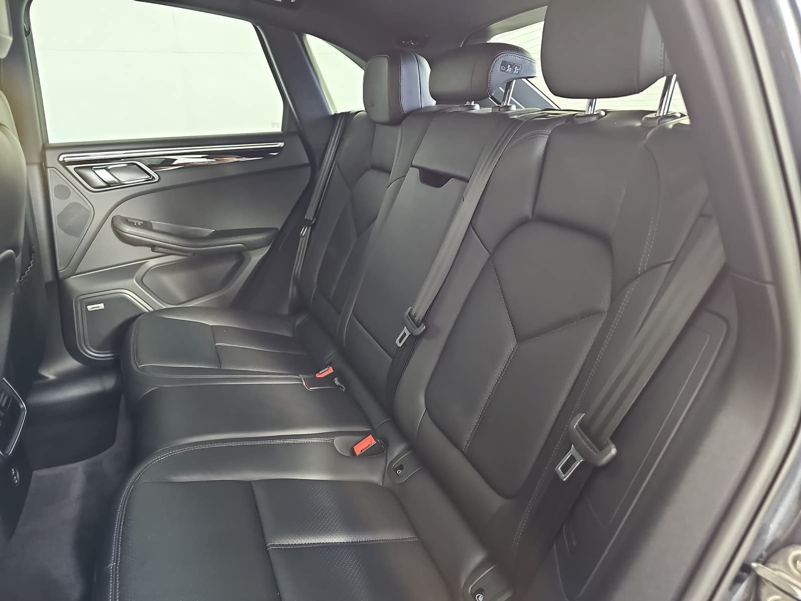Used 2021 Porsche Macan AWD/4WD image 14