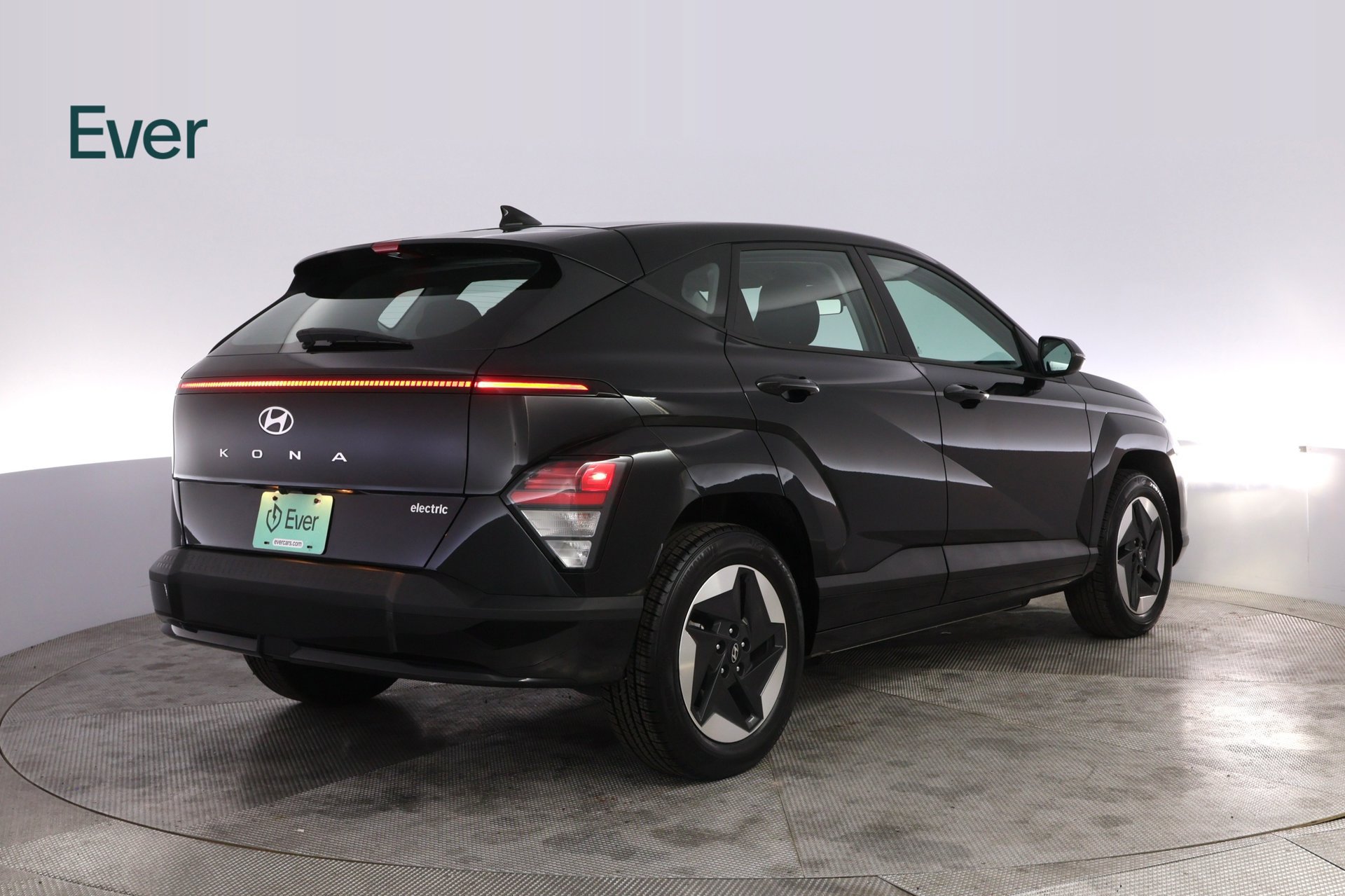 Used 2024 Hyundai Kona SE FWD image 3