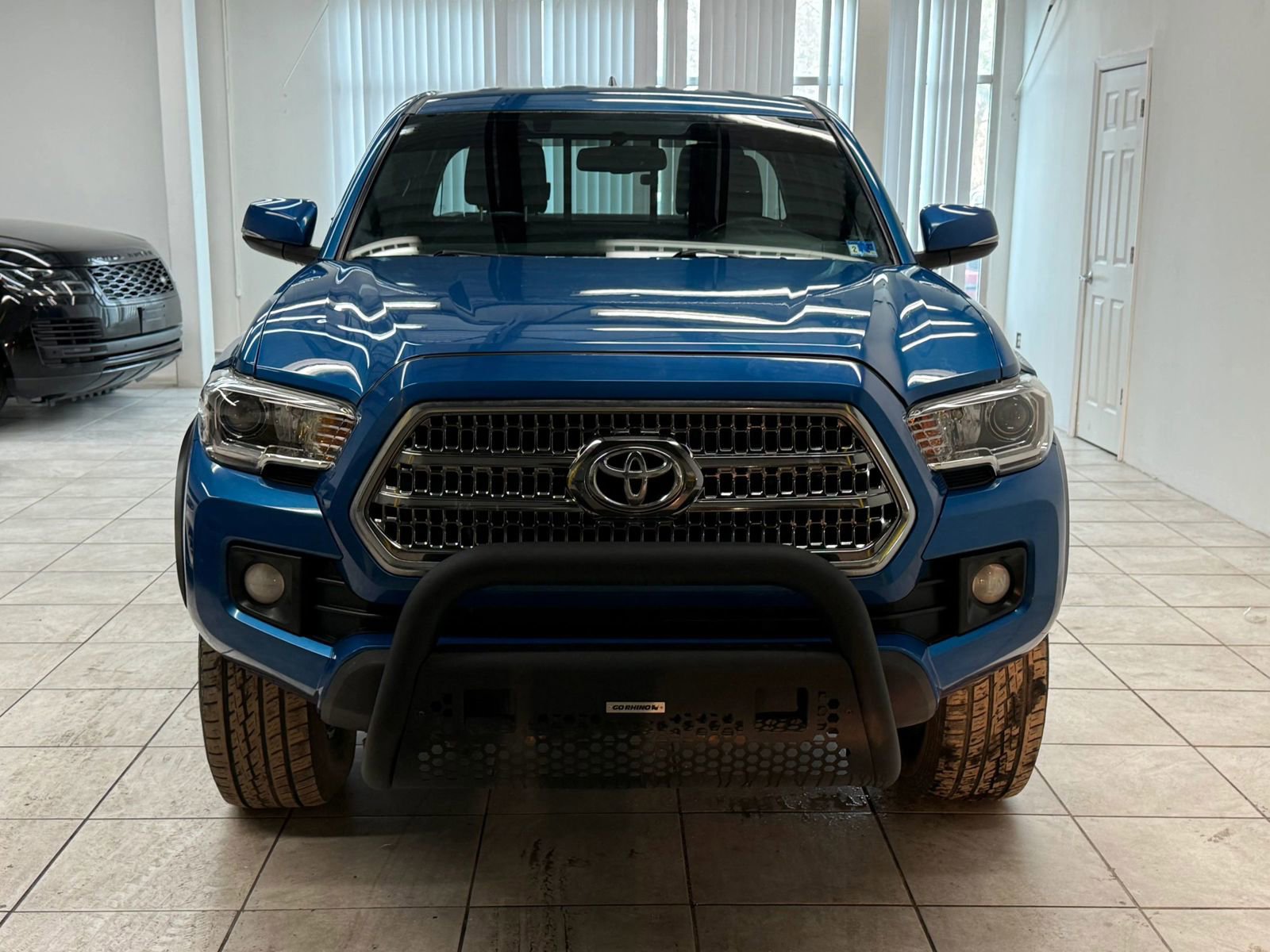 Used 2016 Toyota Tacoma TRD Off-Road w/ Towing Package image 2