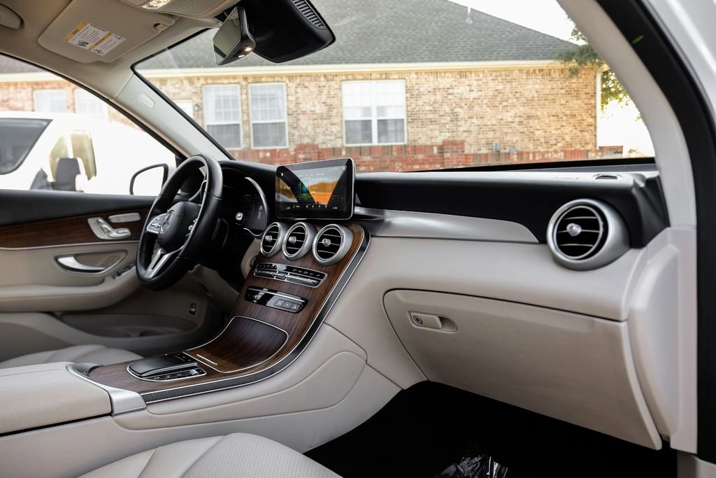 Used 2022 Mercedes-Benz GLC 300 w/ Premium Package Lite image 21