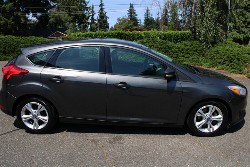 Used 2018 Ford Focus SE w/ Cold Weather Package FWD image 12
