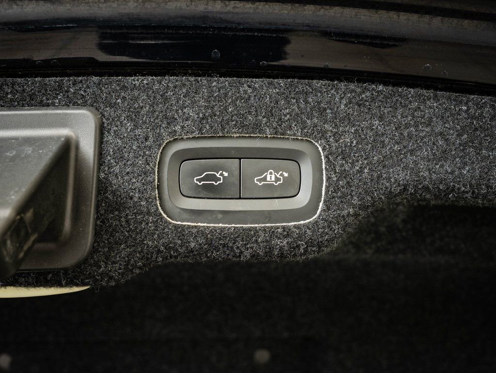 Used 2017 Volvo S90 T5 Momentum w/ Vision Package image 20