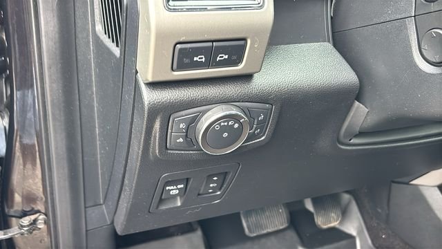 Used 2019 Ford F150 Lariat w/ Equipment Group 502A Luxury AWD/4WD image 12