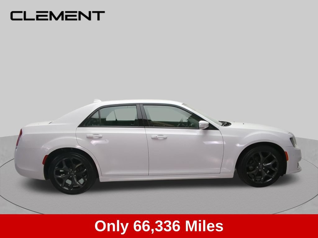 Used 2022 Chrysler 300 Touring L RWD image 8