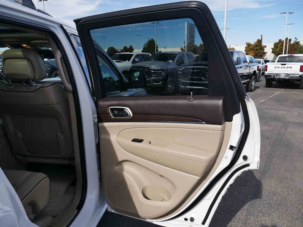 Used 2017 Jeep Grand Cherokee Overland w/ Jeep Active Safety Group image 23