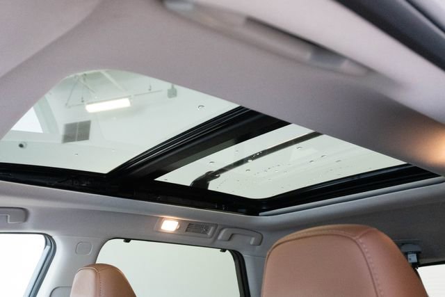 Used 2023 Nissan Pathfinder Platinum w/ Cargo Package image 3